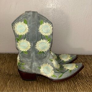 Old Gringo Gray Boots with Floral Embroidery